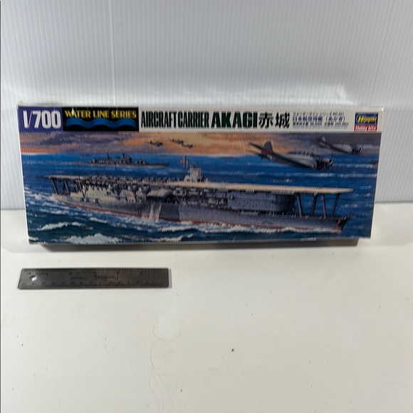 Hasegawa 1/700 Aircraft Carrier Akagi Model Kit - Picture 1 of 6